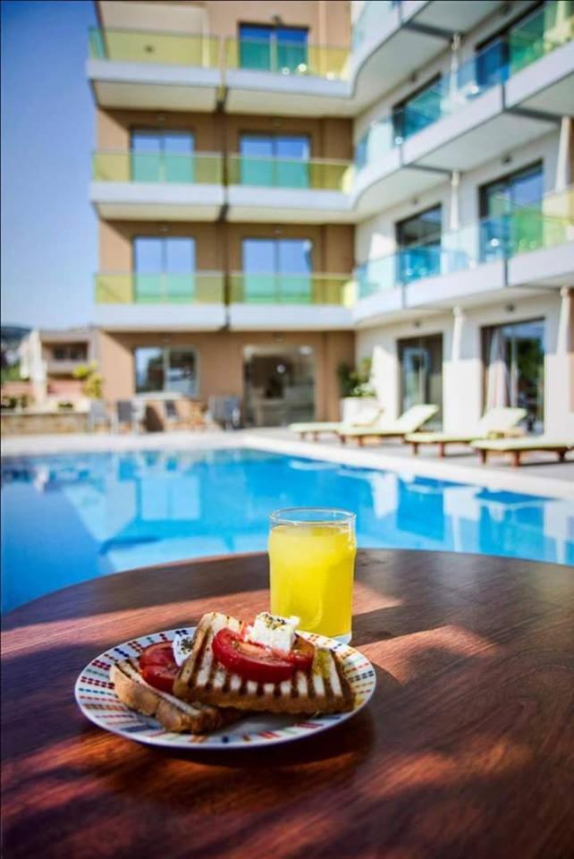 Crystal Bay Aparthotel Kíssamos