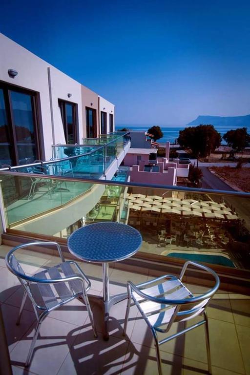 Aparthotel Crystal Bay 3*